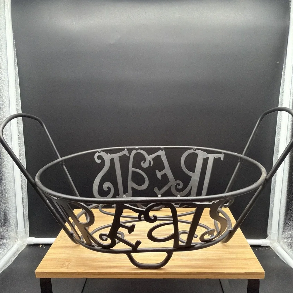 Longaberber 2010 Halloween Treats Basket Iron Treats Holder Lid Liner Protector